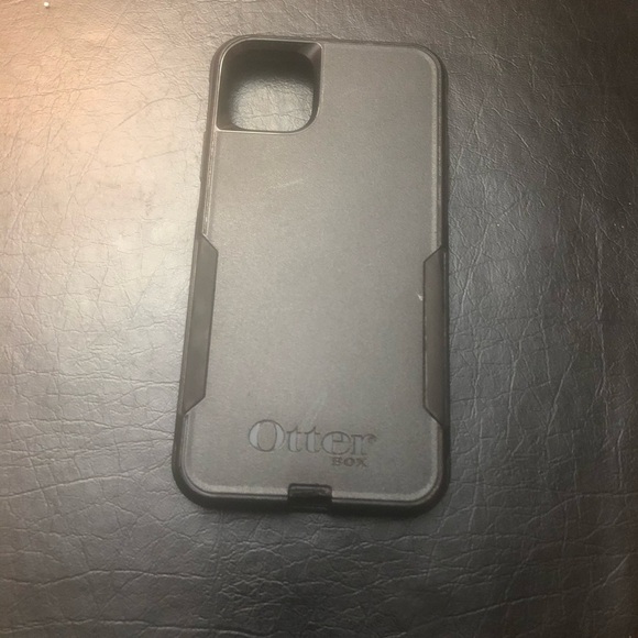11 Pro max OtterBox case and clear Amazon case - Picture 5 of 10